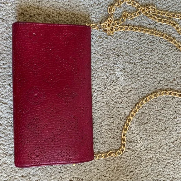 Louis Vuitton Amelia Mahina monogram leather wallet on chain crossbody - Picture 2 of 15